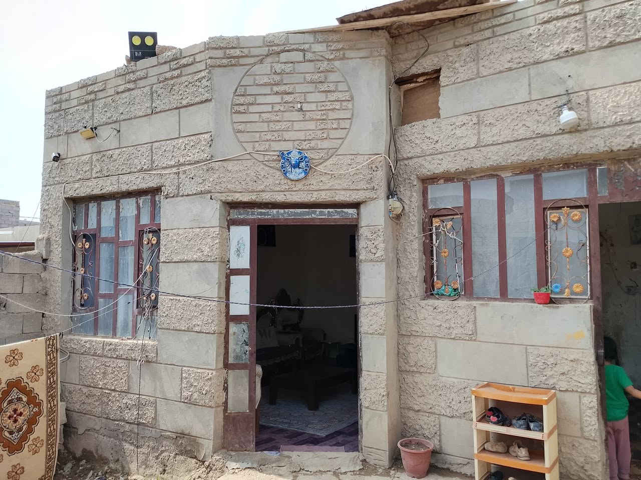 سلام عليكم بيت للبيع حي كرار البيت قريب على شارع رئيسي ثاني بيت يبعد عن تبليط مساحة 150البيت يتكون من غرفة نوم وصاله ومطبخ وحمام واستقبال البيت السعر مناسب هذا رقمي للتواصل معي//***********//
