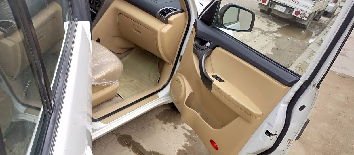 السلام عليكم تيكو موديل 12 شكل  ل13 سياره جديده خلاص رقم بابل مشروع ونطي
سياره كير مكفول حداديه مكفوله 
تخم تاير جديد 
مكفوله من الضربه والتبديل 
مكينه مكفوله شرط على وضع الشركه 

تبريد ثلج تدفئه كفاله 

 فتحه سنتر لك شرط كل نقص مابيها 

كشنات تتفئا وتبريد  على وضع الشركه 

بيها صبغ بس مكان الواقيات لمامي.
 
السياره شوفت عينك على وضع الشركه 

شرط كلوب مابيها نقص  

دواخل  جديده خلاص 

كتلوكات الشركه كلهن بيها ماشيه 158 

فتحه شغاله تقفيل الجام والفتحه معه السنتر

سياره استلام شركه على ادينه 

     غير مكان الواقيه الامامية     

مكاني بابل  السعر 54  وبيها مجال 

                    (    ***********    )
