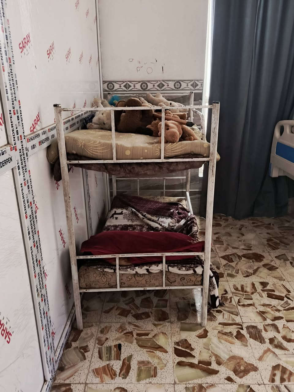 جربايه اطفال طابقين طولهه متر ونص تقريباً وارتفاعهه متر وربع سعرهه 75 بيهه مجال مكاني القاسم ***********
