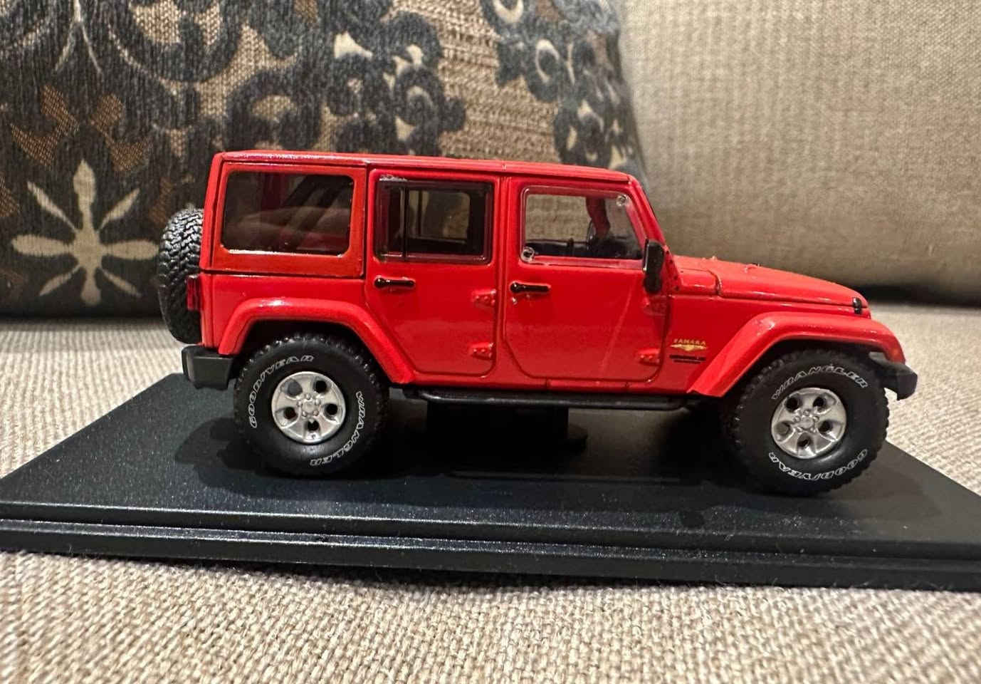 Jeep wrangler limited moab 2013 👊🔴
Greenlight 1/43
سقف قابل للازاله


**إذا كنت صاحب هذا الإعلان وتريد حذفه لأي سبب، رجاءا أرسل رسالة إلى الدعم الفني**