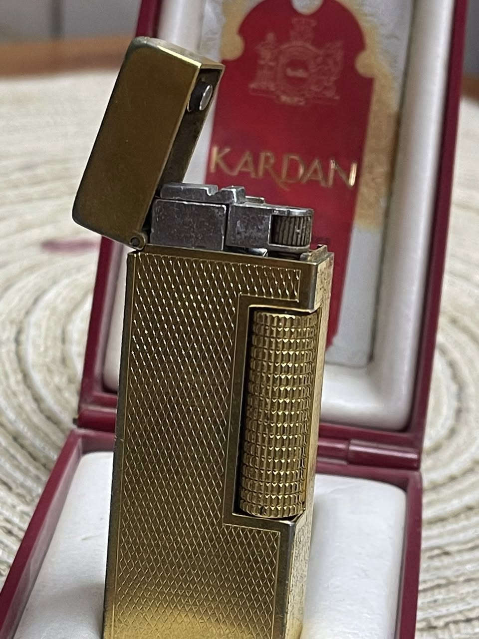 مارومان /Maroman ذهب عيار 22 بلعلبة الاصلية
المنشا : اليابان 
الانتاج :1980  
مختومة برقم : K22 G.P مختصر (Gold Plated) 
الرقم التسلسل : E 30 
شغالة ومضمونة من تهريب الغاز 
للاستفسار خاص او الاتصال 

***********
