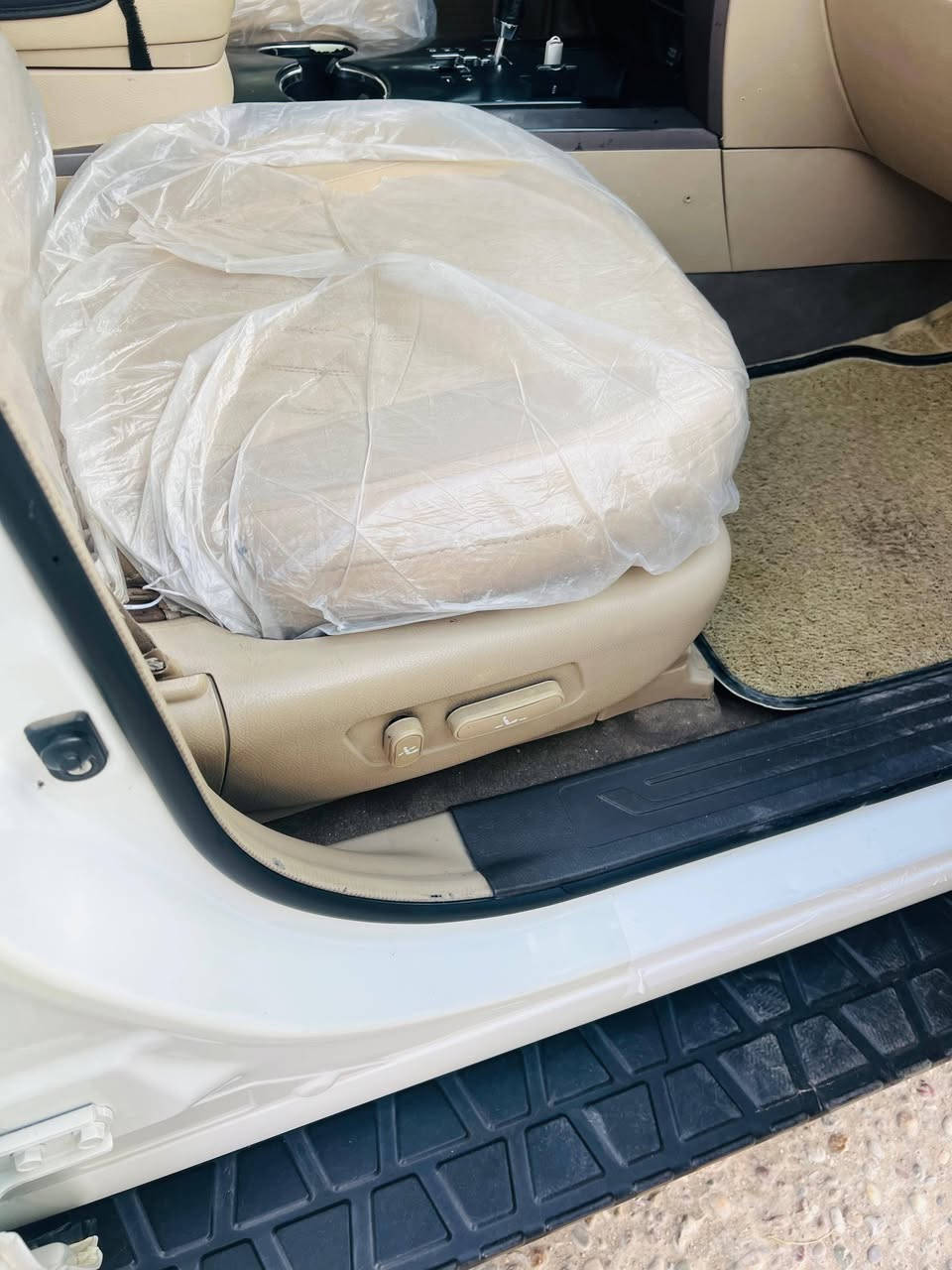 سلام عليكم
للبيع موهافي 2013 رقم بغداد نكليزي باسمي 
سياره جديده مال جناي 
سياره فول مواصفات 
تبريد ثلج تدفئه 
سياره بيه هلال فقط وبيه بارد بالباب ع كد شبرين الباقي مكفول 
تايرات جدد 
سيارة قديمه عدنه 
***********
