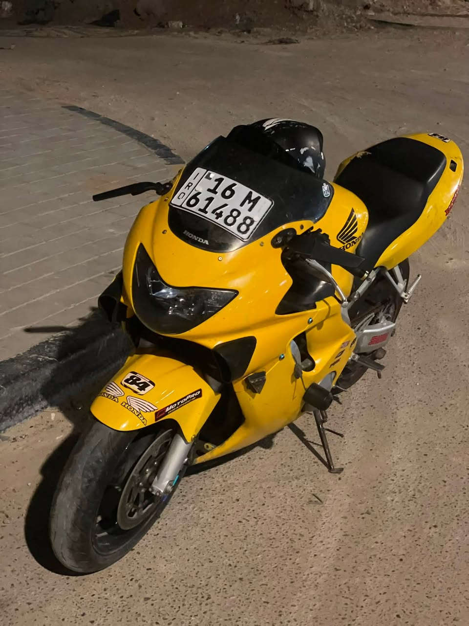 f4
رقم وسنويه 

تحويل شوكت ما يعجبك 

دراجه كير مكينه كفاله كفاله
مكينه 600cc

كفاله عامه 

بس ملاحضات بل كفر بسيطات 

واير كلج جديد

تايرات جديد

واير سكليتر 

جديد

باتري جديد

 مجاول جديد تخم كامل

بلكات جديد

دراجه صافيه مثل الماي 

شلعه ومعدل 

كلشي بيه بلادي 

بيه منضومه زنون 

اشاير كاملات 

دشبول كله شغال كاملة ومكملة علا اخر حبايه 

عنواني بصرة 

***********

اتصل وبيك خير وتدلل واساهل وياك بل سعر33
