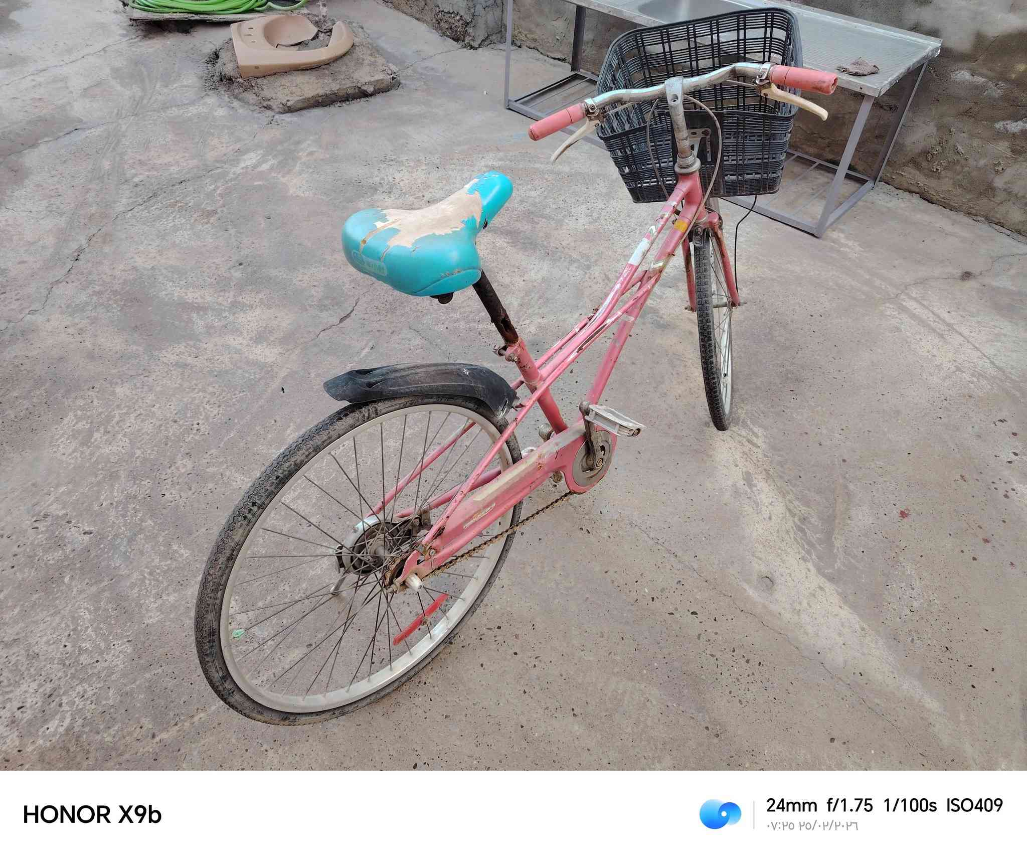 بويسكل للبيع السعر 60وبيها مجال حجم24التواصل رقم الهاتف ***********
