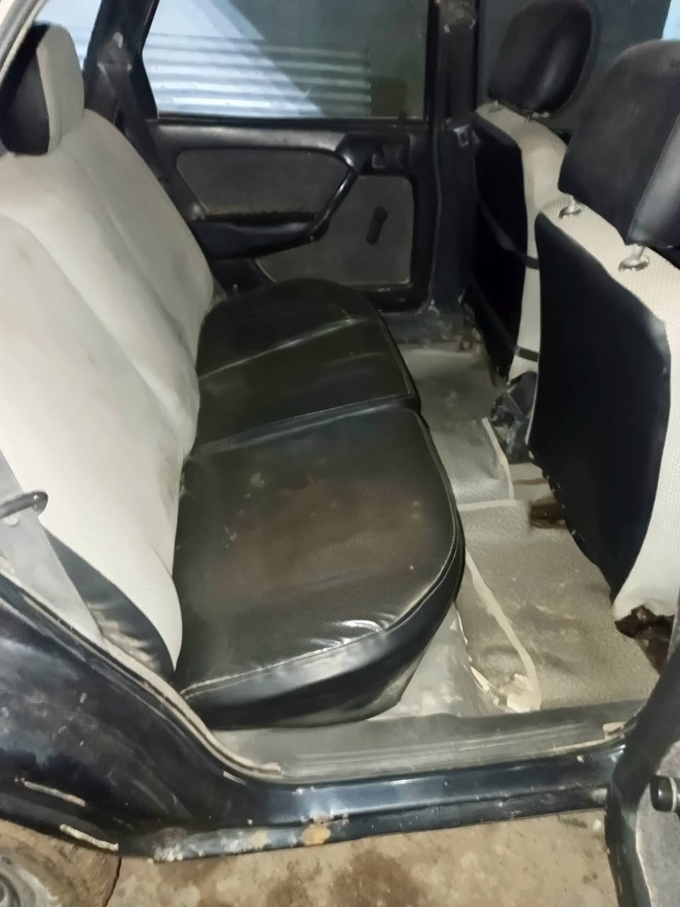 سلام عليكم
سياره ابو صندوك
موديل 92 
مكينه 200
سياره نضيفه ومرتبه مدوشمه جديده
‏‪***********‬‏
الاستفسار 
السعر. 30 وبيهه مجال
