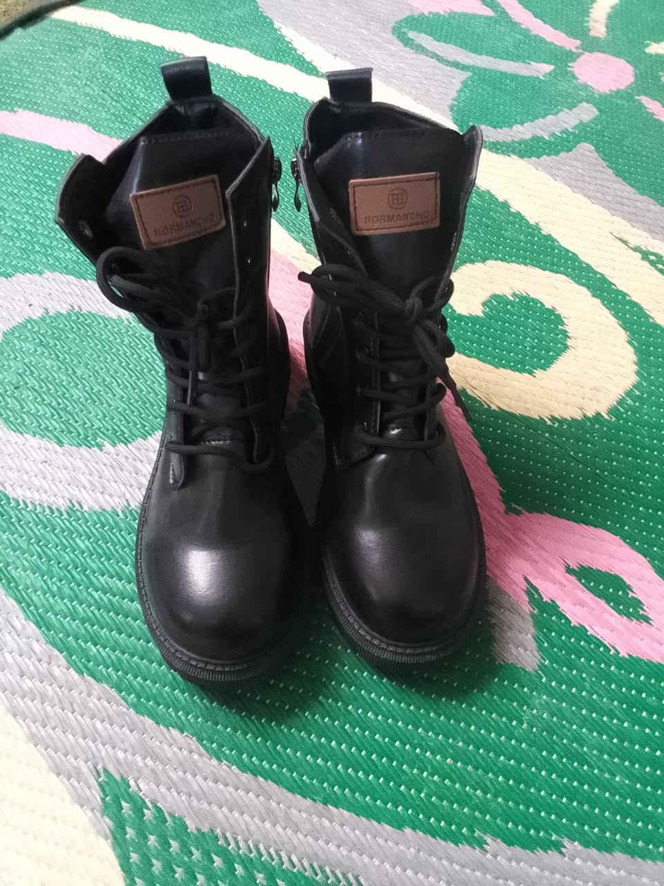 بوت رجالي جلد طبيعي قياسات40 41السعر 20الف المكان الشطره بلشوملي 
***********
