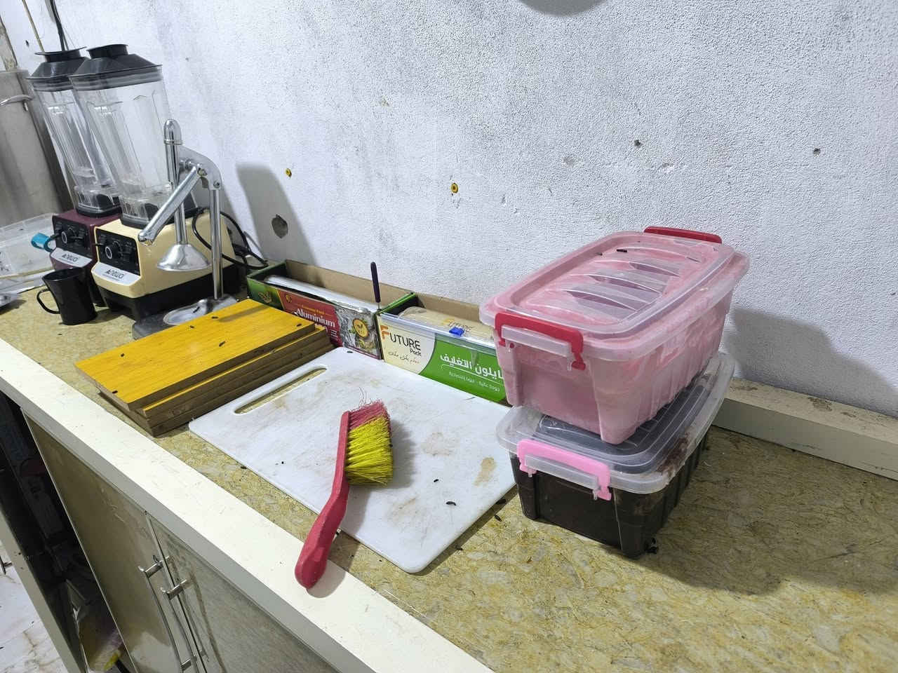 السلام عليكم اغراض كفتريا كامل للبيع 

ميوزه فصال حديد على ايدي سعر 50الف 
خلاطات اخو الجديد 35الف  الواحد
 كراسي   اخو الجديد على 10 الف 
سماور جاي   ب60 الف
شوايه همبركر كهربائي 40 الف
نراكيل طه + الماني. ب35. الف القطعه 
 صوبات كهربائيه الوحده ب10 الف
طخم قنفات خشب عراقي( كرويتات)  نضيف  150
 الف 

ميز بليارد  نظيف   مع سيت كرات وكيوبين وجوكات وكامل ملحقات ب250 الف 

تشكيله ادوات مطبخ كلشي بسعرو

العنوان قرية بدريه طريق دهوك

*********** اتصال وتساب
