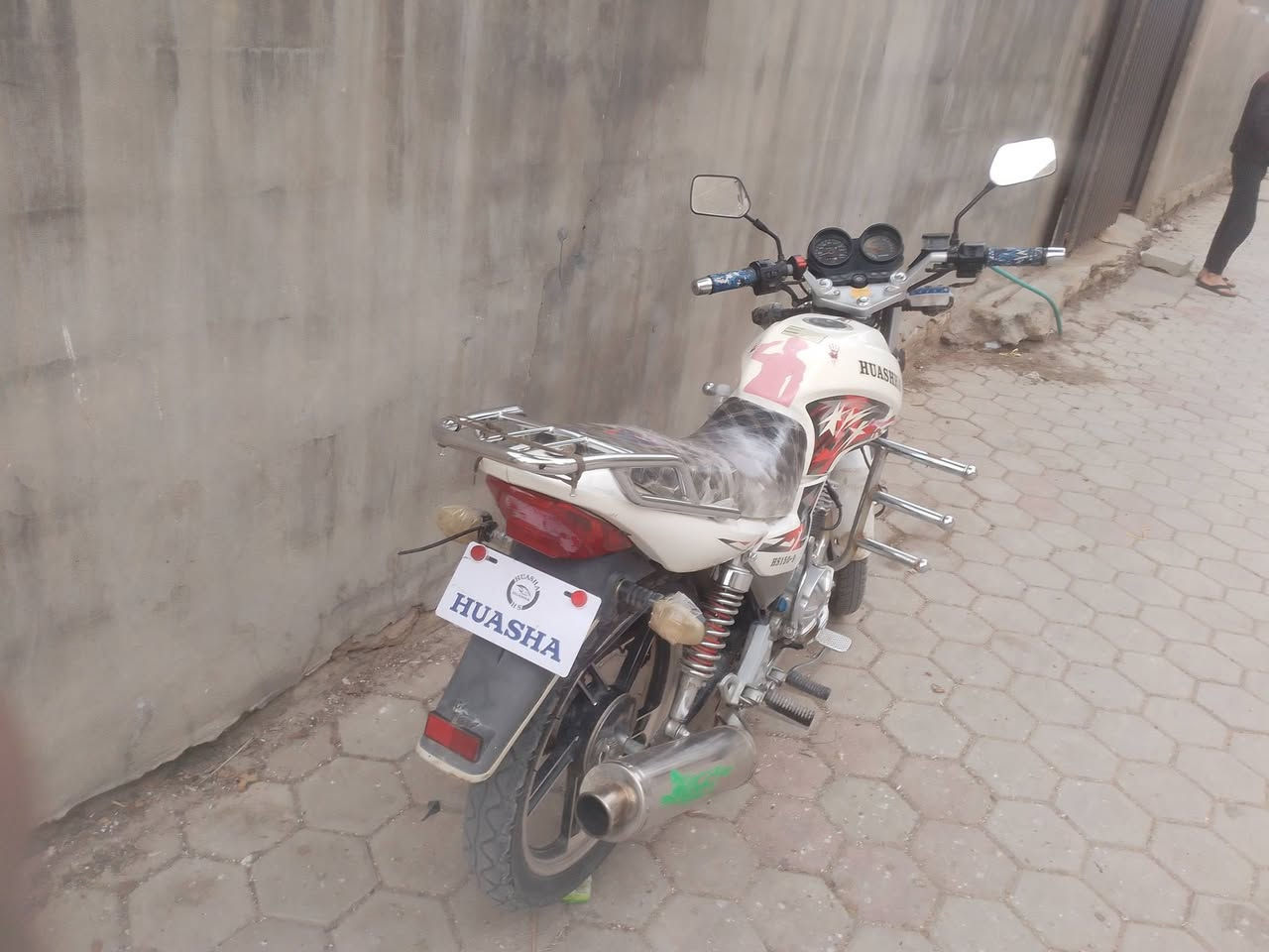 السلام عليكم موتور هيوشه للبيع موديل 23 رمادي شارع 20 السعر 850 ***********
