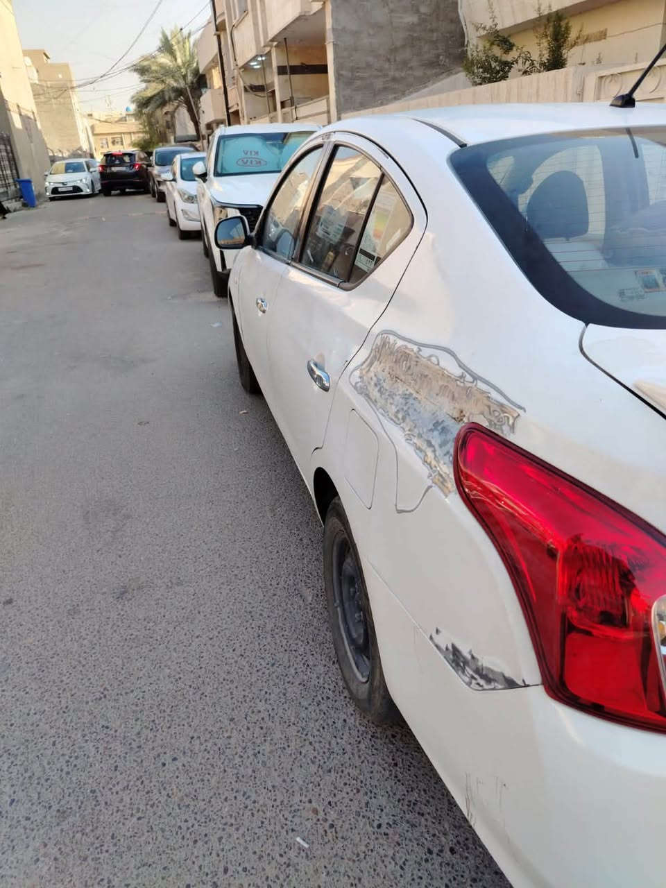 السلام عليكم للبيع صني موديل 19 بغداد رقمه شبها مميز بيها جاملخ الايسر الامامي بارد وبابتين بيها شويه بارد وجاملخ خلفي يسارة صبغ مكانها الاسكان سعرها 98 
***********
