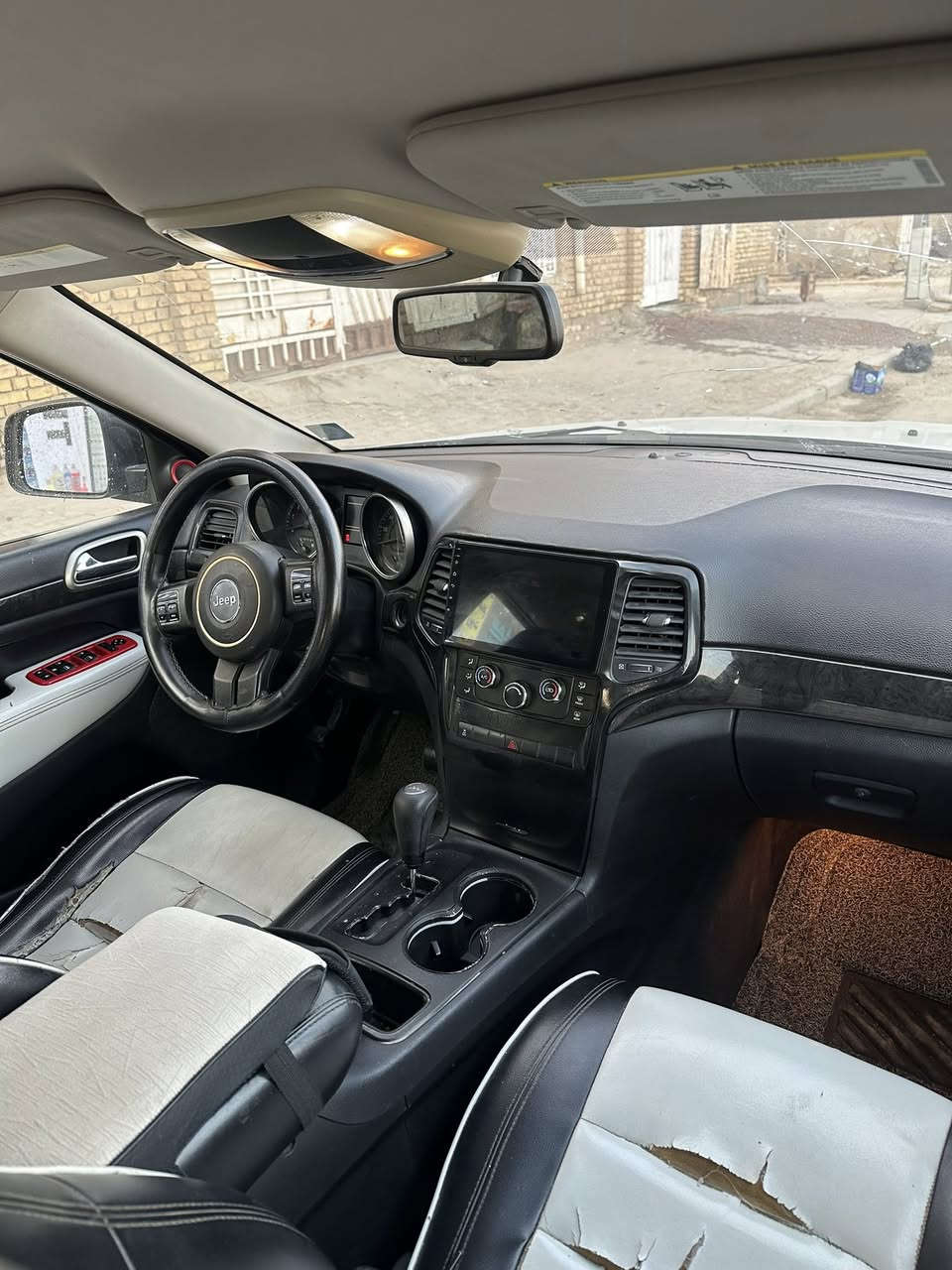 سلام عليكم
جيب شيروگي موديل 2011  
سياره نضيفه مال جني تخم تاير 
وحداديه جديده و تبريد-تدفئه ويه سويج 
باتري جديد محركه 6 
سعر // 140 وبيهة مجال بسيط 

ملاحضه // سياره داخله كلين بدون ضرر فقط صبغ 3 قطع بدون فتح وبدون معجون شرط سونار 

عنوان // ميسان مركز المدينه 
رقمي //***********
