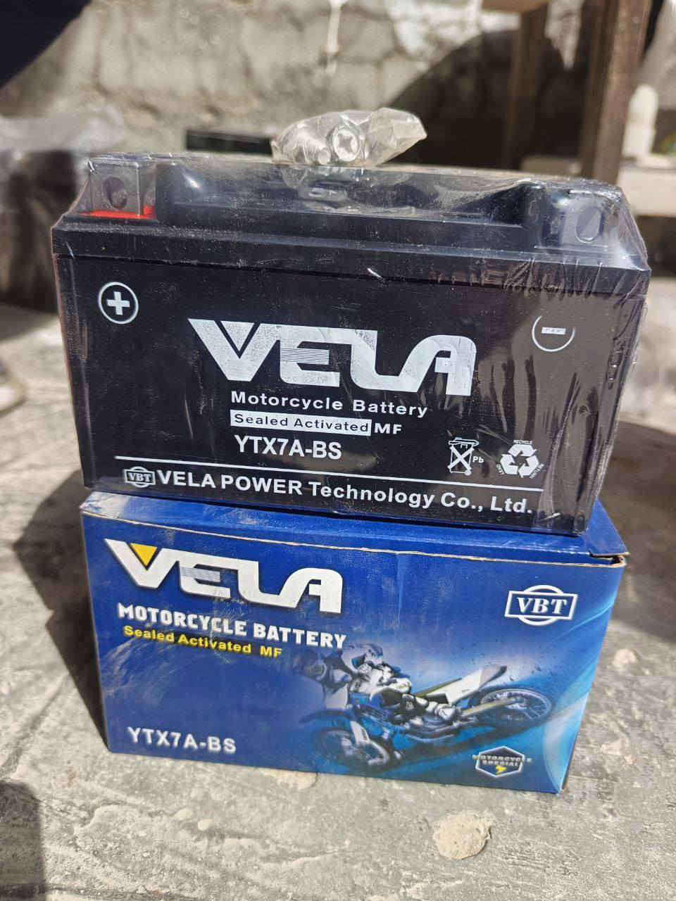 بطاريات منوعة (دراجات نارية / UPS) - نظافة خارجية 100%
الوصف:
عندي مجموعة بطاريات متنوعة كما موضح في الصور، الحالة الخارجية ممتازة جداً (نظيفة جداً وبعضها بكرتونه وتغليف المصنع)، لكنها مخزنة عندي منذ سنة ولم تُستخدم.
⚠️ ملاحظة هامة للمصداقية: البطاريات للبيع بنظام "الفحم" (على وضعها الحالي وبدون فحص)، لأني لا أعرف مدى كفاءتها في الشحن حالياً بسبب مدة التخزين.
الموديلات المتوفرة والأسعار بعد خصم 40%:

1 ) بطارية ABC (12V 17Ah): موديل OT17-12 (مثالية للكراسي الكهربائية أو السكوترات).
💰 السعر الجديدة : [ 70 الف ].
💲 سعر بعد الخصم : [ 50 الف ] 

2 ) بطارية Vela (YTX9-BS): مخصصة للدراجات النارية (حجم كبير).
💰 السعر الجديدة : [ 35 الف ].
💲 سعر بعد الخصم [ 30 الف ]

3 ) بطارية Vela (YTX7A-BS): مخصصة للدراجات النارية (حجم متوسط).
💰 السعر الجديدة : [ 30 الف ].
💲 السعر بعد الخصم : [ 25 الف ]

4 ) بطارية High Power (12V 9Ah): موديل NP9-12 (لأجهزة الـ UPS والكشافات).
💰 السعر الجديد : [ 30 الف ].
💲 السعر بعد الخصم [ 20 الف ]

تفاصيل إضافية:
تگدرون تنهضونهن بل شحن بس ما اعرف التفاصيل سئلت ابو دراجات . 
الأولوية لمن يأخذ "الشلع" (المجموعة كاملة) بسعر جملة خاص.
البيع على حالة الصور والفحص عند الاستلام الظاهري فقط.
للتواصل والاستفسار، يرجى مراسلتي على الخاص.


**إذا كنت صاحب هذا الإعلان وتريد حذفه لأي سبب، رجاءا أرسل رسالة إلى الدعم الفني**