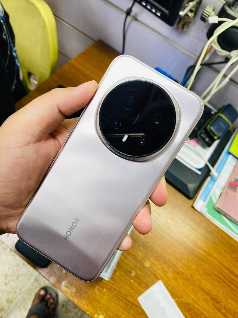 هونر 8 magic برو ذاكرة 512 استخدام اسبوعين نضيف كلش واي شي بي ع مسؤليتي جهاز نظيف وبي ضمان سنة 
ويا ملحقاتة كاملة عدة الساعة 
 للتواصل واتس اب او ع رقم 
***********
السعر 1٫200 وبي مجال للشراي ويدلل
