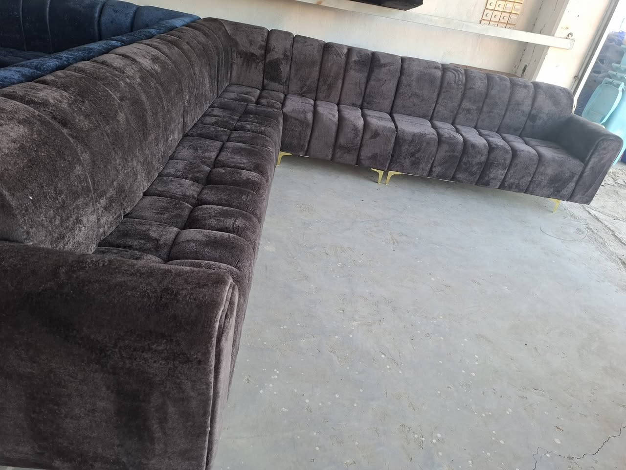 اسلام عليكم ديوان 11مقعد جديد غير مستعمل تسكام  بلوك اسود سفنج مميز اقماش خاولي شغل درجا اولى الحمزة الغربي واكو توصيل ***********
