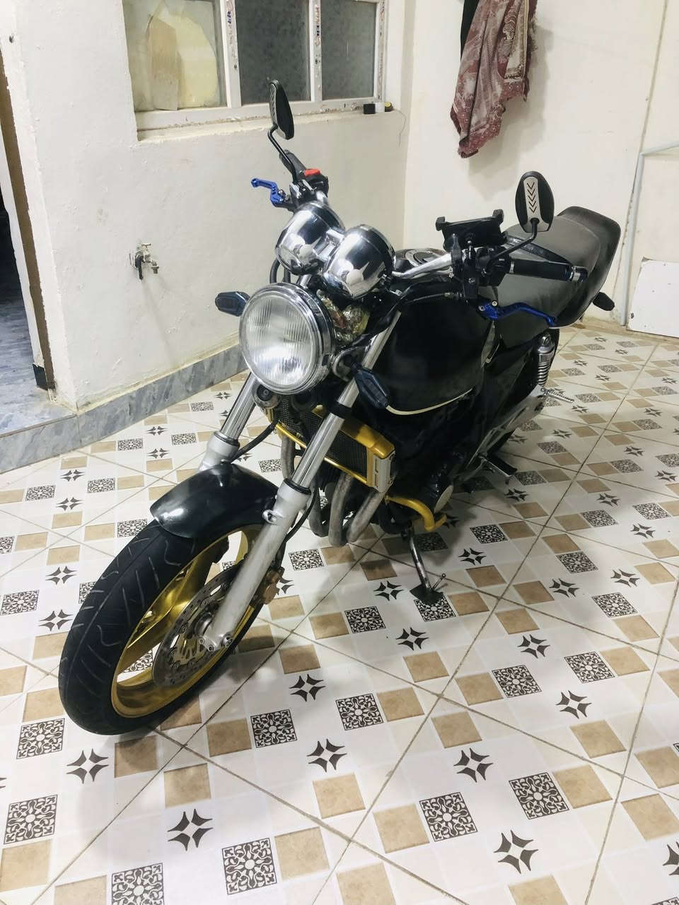 اعادت النشر بسبب وعود الكاذبه دراجه البيع هوندا سيبي فور جيل اول نشاطه يخبل بيها شلعا مرعبه مسجلة تحويل ثاني يوم موديل1999 نظيفه مثل ماموضح بصوره   محرك ممفتوح بلاد نقصها فقط دسكات بريك وتبديل دهن 
المكان الرمادي تواصل ع هاذ الرقم  ***********
