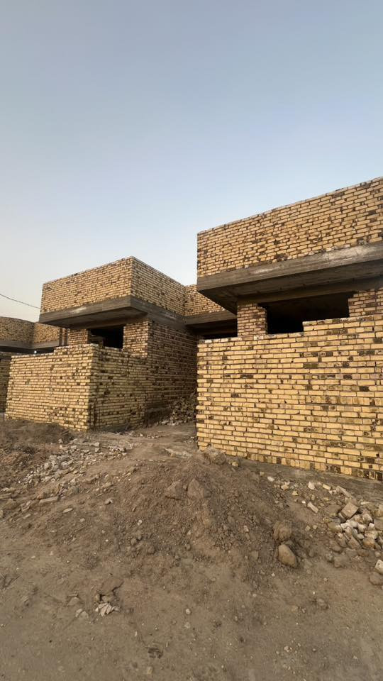 سلام عليكم 🚨🚨
بيت هيكل يتضمن مطبخين حار وبارد صاله استقبال مجمع صحي خارجي وداخلي غرفه نوم كبيره وحديقه صغيره  
مساحه ١٥٧م مساحه الهيكل الثاني ١٤٣م
منطقه البكرلي البوفارس خلف ملعب البكرلي موقع مييز للاستثمار  
بناء جديد خدمات كامله( تبليط ,ماء,كهرباء, مجاري ) نوعيه الطابوق المستخدمه جيد  
التوصل مراسله واتساب او اتصال بلرقم 
***********
