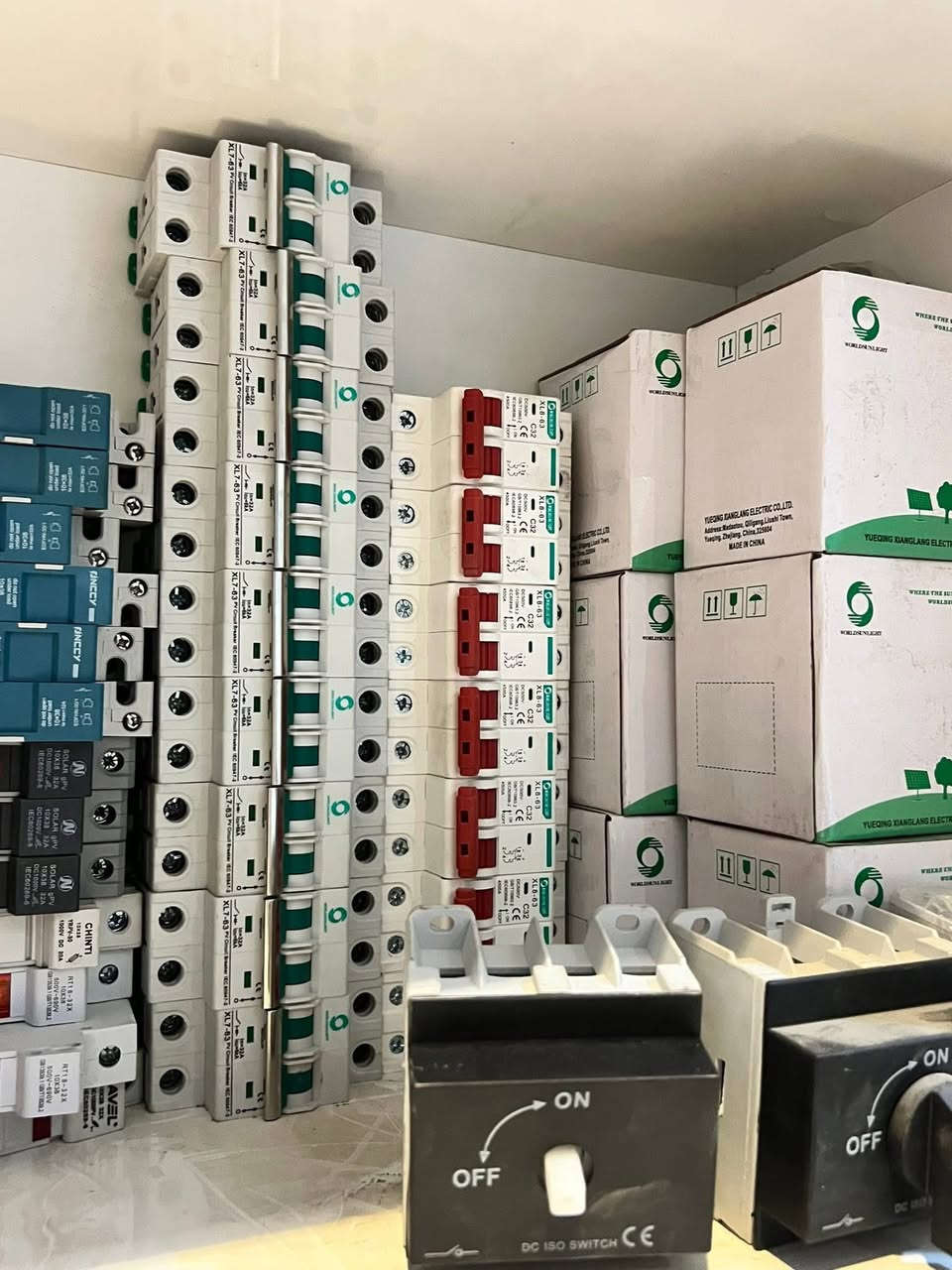 توفرت جميع مستلزمات الطاقه الشمسيه بأسعار مناسبه جداً وضمان☀️✅

جوزات✅ 
قواطع✅
بوردات ✅
كواتم الواح✅
كلامب دبل برغي✅
كلامب المنيوم✅
للاستفسار والحجز الاتصال على الرقم:
***********
