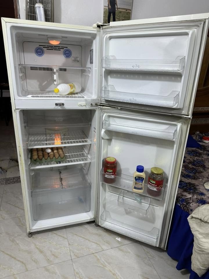 إسلام عليكم  ثلاجه حجم كبير لجي
بخاخ شويه تبريدها ضعيف سعر 80 الف مكان ابي غريب ***********@
