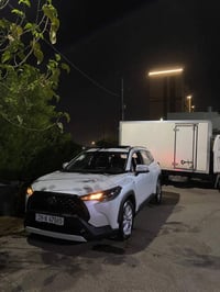 كورلا كروس 2025 ماشيه 26780 فتحه/حمالات سقف/رادار تحديد مسار/قياده ذات...