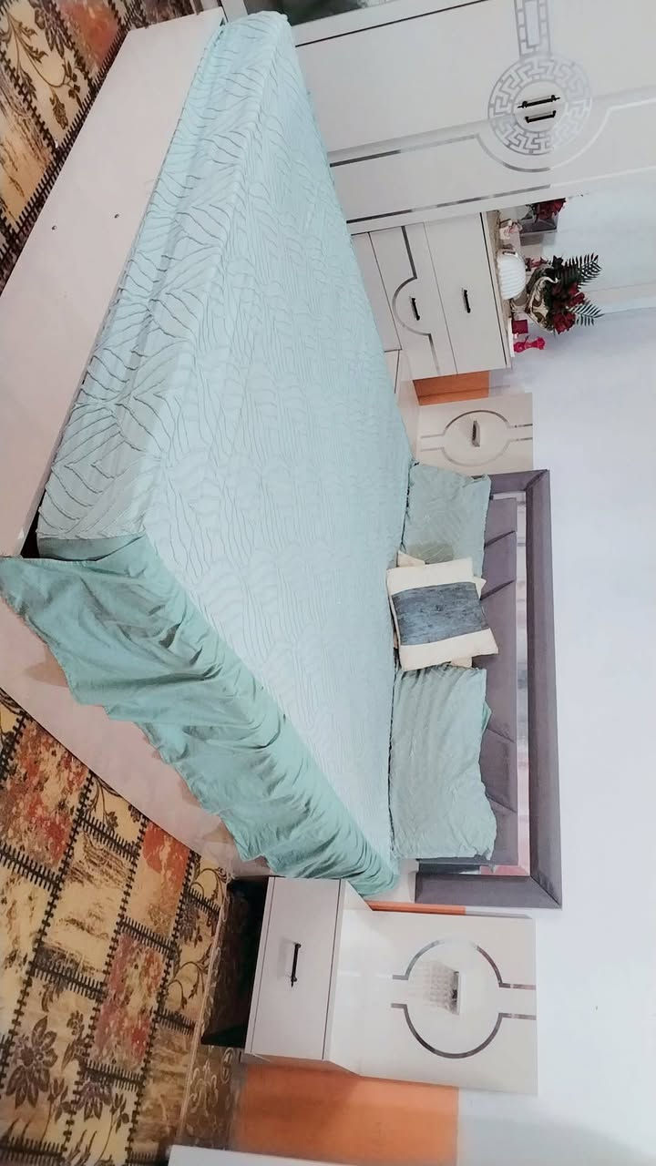 سلام عليكم غرفه للبيع ستخدام قليل كلش بعدهي جديده سعر 350 عنواني كربلاء حي العسكري ***********
