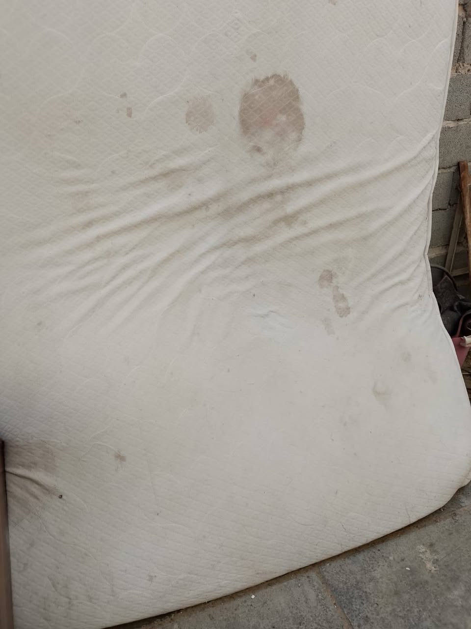 غرفه نوم كامله غراض بيت 
اخو جديد للبيع رقم هاتف
***********
