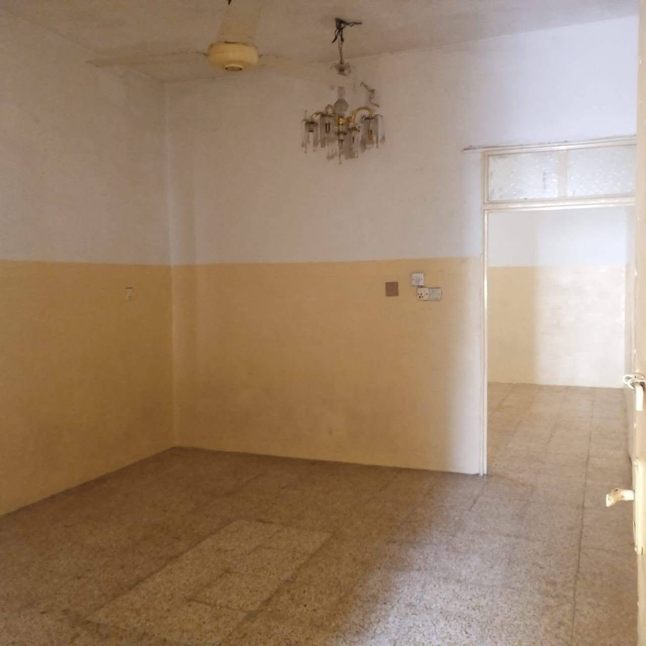 مشتمل للإيجار في حي الوحدة 
غرفه وهول ومطبخ ومشتملات عائله صغيرة ويصلح سكن للطلاب قريب ع جامعه الحدباء 
***********
