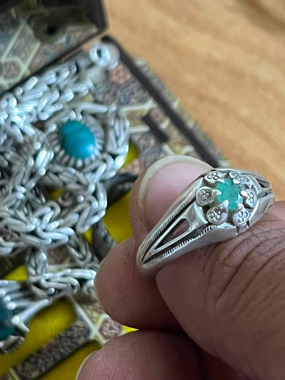 زمرده كولنبيه صياغه ايرانيه زنجان قياسه ٣٠ قطعه ناعمه للتواصل ***********
