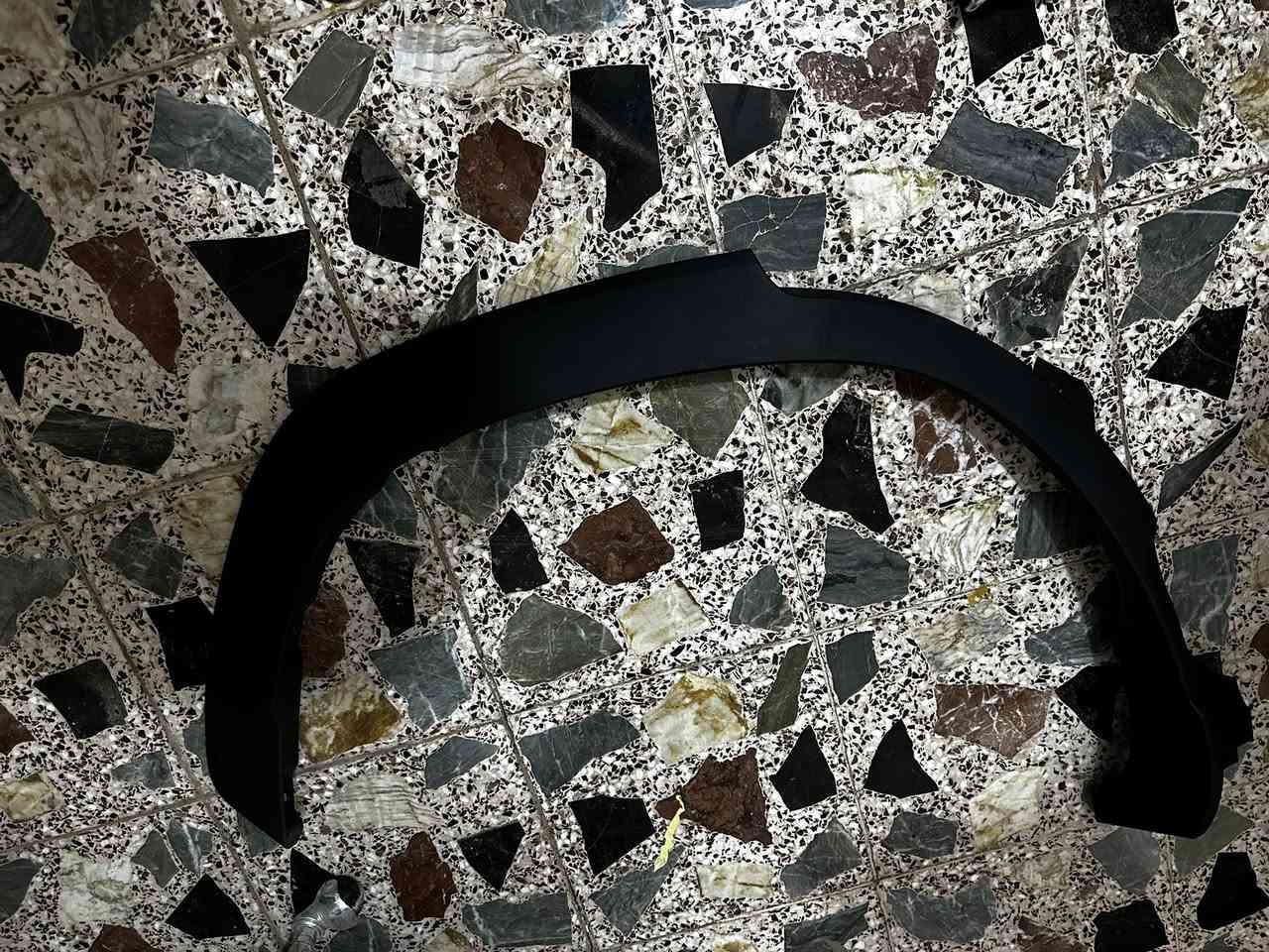 اطارچاملغ كورلا كروز ايمن الخلفي لليع جديد ***********
