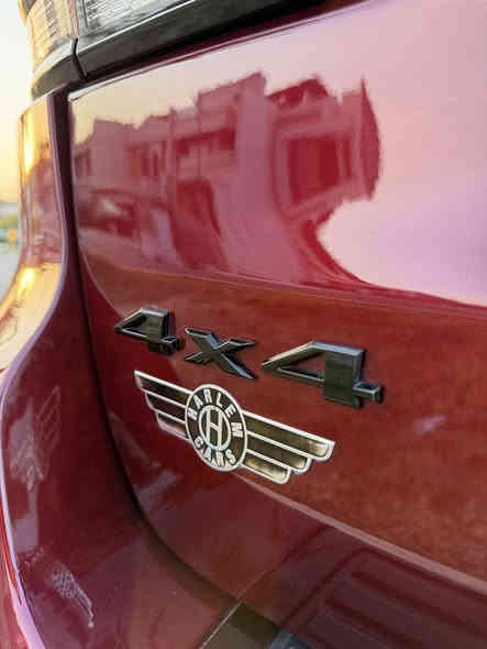 سلام عليكم 📍🪬
جيب كراند شيروكي فئة ال  S اس ( خـليـجـي ) 
‏‎موديل 2021 فول مواصفات وكالة هارلم ام ضمان 
المحرك : V6.  3.6L ‎  
رقم اربيل الجديد بسمي تحويل ثاني يوم  ؟
سياره مكفوله من الصبغ و التبديل و البارد 
سياره جديده جدا ارضيات الشركه 
سياره جديده استخدم شخصي و قليل 
‏‎ السيارة وكالة هارلم 
لون ماروني سياره جديده بمعنى الكلمه 
‏‎* المواصفات :
‏‎*رادار جانبي 
‏‎* نقطة عمياء .
‏‎*داخل جلد 
‏‎* دفع رباعي 4x4 . 
‏‎* فرش المقاعد من الجلد . 
‏‎*صفي المقاعد الأمامية كهربائية .
‏‎* ذاكرة لحفظ وضعيات الجلوس . 
‏‎* صفي المقاعد الأمامية مع تدفئة . 
‏‎* صف المقاعد الخلفية مع تدفئة . 
‏‎* ويل قياس 20 انج .
‏‎* مقود السائق كهربائي . 
‏‎* تدفئة ستيرن . 
‏‎* سقف بانوراما .
‏‎* شاشه كبيرة 8.4 انج .
‏‎* نظام الملاحة (GPS) . 
‏‎* نظام خاص للطرق الوعرة . 
‏‎* مصابيح امامية زنون . 
‏‎* المصابيح الأمامية مع LED لايت . 
‏‎* كشافات ضباب بروجكتر زنون . 
‏‎* تشغيل عن بعد .
‏‎* صندوق كهربائي .
‏‎*  حساسات أمامية . 
‏‎*  حساسات خلفية .
‏‎* كاميرا خلفية .
‏‎* بخاخ ماء لتنظيف المصابيح الامامية .
‏‎* مرايا بخاصية التعتيم الذاتي . 
‏‎* مرايا جانبية قابلة للطي . 
‏‎* بلوتوث تلفون . 
‏‎* محدد سرعة . 
‏‎* نظام تشغيل واطفاء اوتماتيكي للمحرك للتوفير من صرف الوقود . ( Auto Start System ) .
‏‎* نظام بريك اوتماتيكي ( Auto Break System ) .
السعر 365 ورقه 💲 و بيهه مجال 
و ماكو بهيج سعر شوف السوك 
‏‎للاستفسار اكثر  *********** 
مكاني بغداد 
بيع او مراوس حسب قناعه
