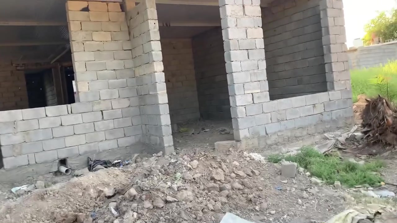 سلام عليكم بيت البيع مساحته ٢٥٠ متر بنا جديد بعدهو ماكامل موجوده مواد الصب الرضي مجاري مشتقله  مكانه حلوه وره بيت الشهيد قاسم سويدان ***********بي وتساب

