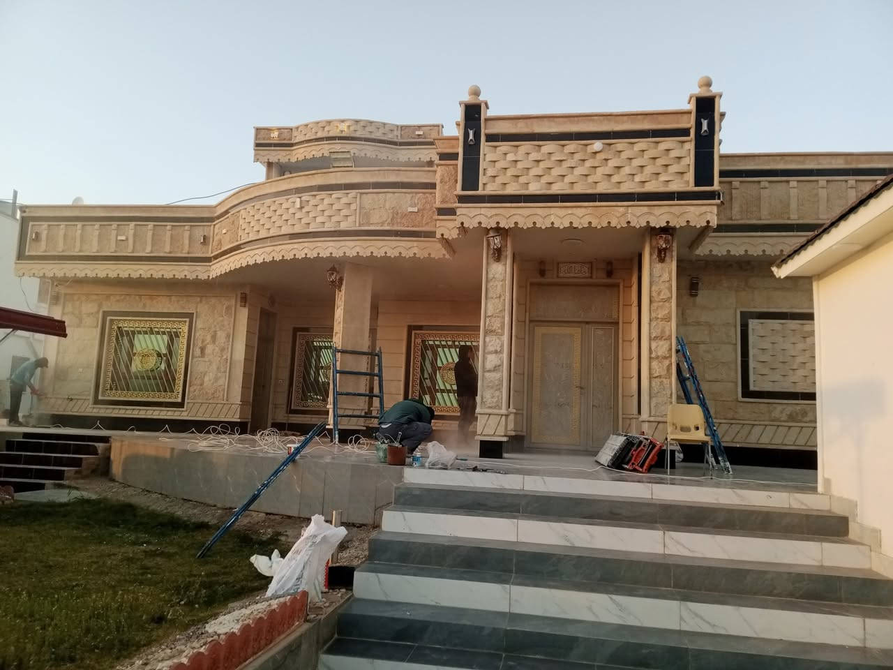 تغليف واجهات
حف درز

 

تصليح واجهات قديمه

كوبنات 

بأسعار مناسبه جداً

رقم الهاتف. ***********
