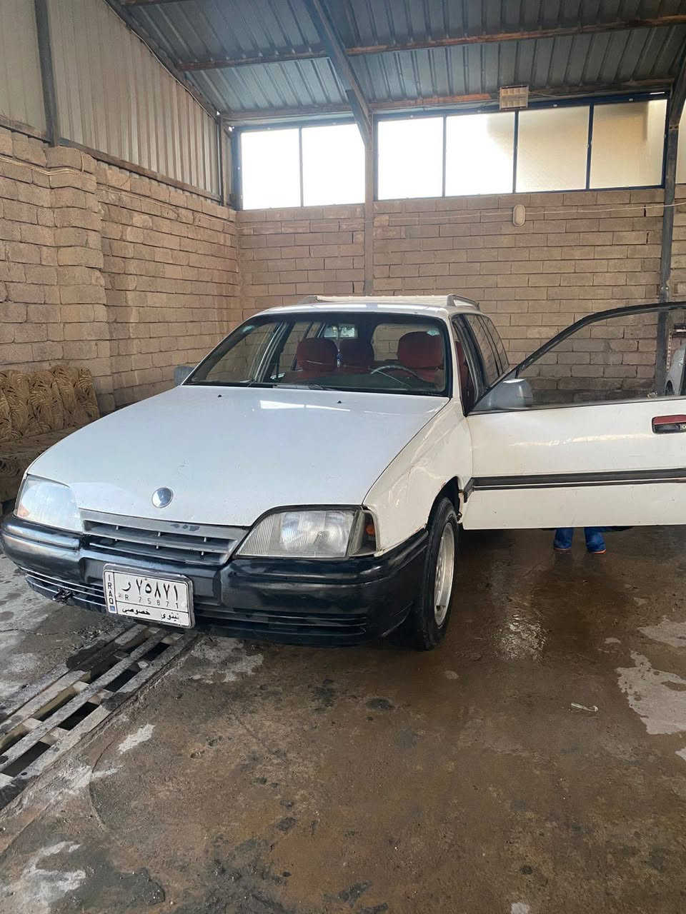 سيارا اوميكه صالون للبيع بدون صبخ محرك لا صرف لا نفخ.كير عادي  رقم نينوا رقم جديد بيها كوبون سنويا جديدا سعرها 25 و مجال الشاري يتصل *********** مكانها موصل بعشيقه
