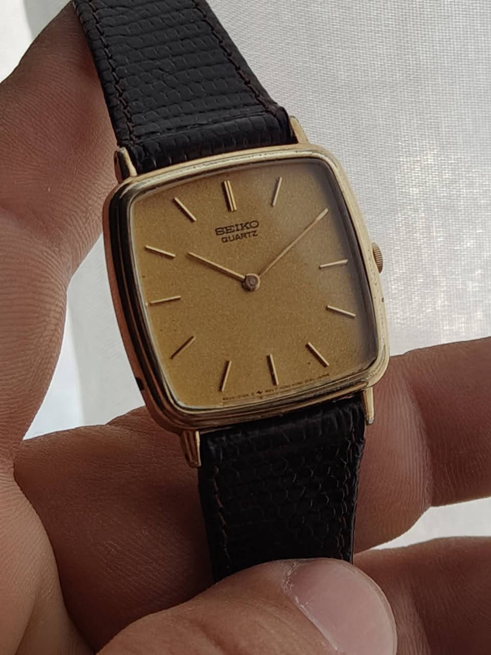 سيكو كوارتز بطارية
كلاسك رسمي  
مقاس 30 * 30
نظافة ممتازة جداً 
سير جلد طبيعي سويسري أصلي ماركة كوجي 

السعر 70  ألف مع التوصيل


**إذا كنت صاحب هذا الإعلان وتريد حذفه لأي سبب، رجاءا أرسل رسالة إلى الدعم الفني**