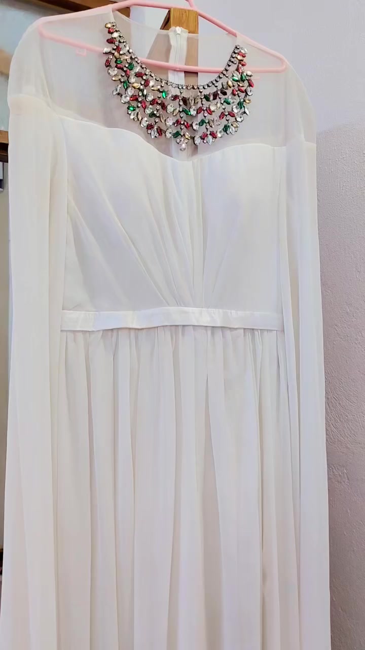 قفطان ملبوس مره وحد قياس 46 بس للبيع ق اخذته ب 95 اريده ب 35 وعندي توصيل بغداد ومحافظات 
للستفسار*********** واتس اب
