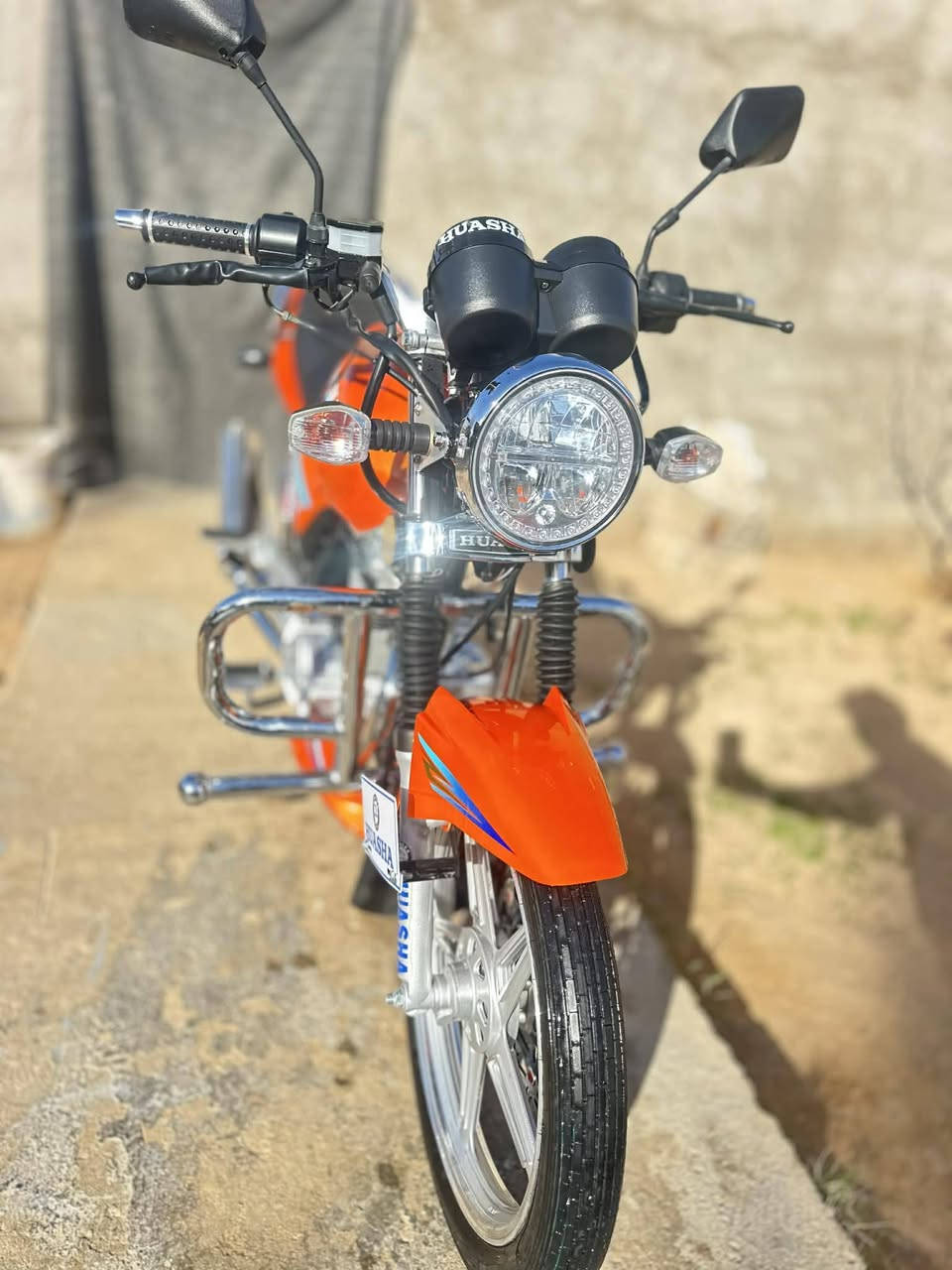 السلام عليكم دراجه هايوشه موديل 25 للبيع مراوس حسب القناعه دراجه نظافتها 100% شخط ما بيها ماشي 2900 سويتشات بصمات اوراق كلها هذا رقم التليفون موجوده***********
