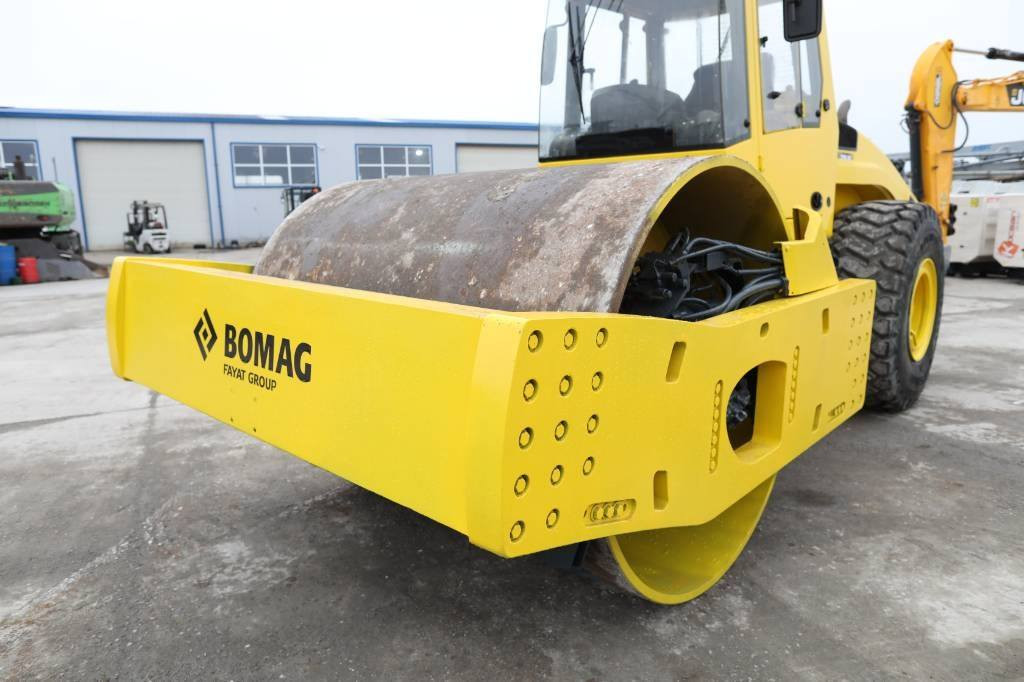 حادله BOMAG 2008
ساعات العمل 7900
مكفوله كفاله عامه 
مكان الحادله اوربا 
مدة الوصول 30يوم بعد الأتفاق 
السعر 35000دولار أمريكي 
للتواصل خاص


**إذا كنت صاحب هذا الإعلان وتريد حذفه لأي سبب، رجاءا أرسل رسالة إلى الدعم الفني**