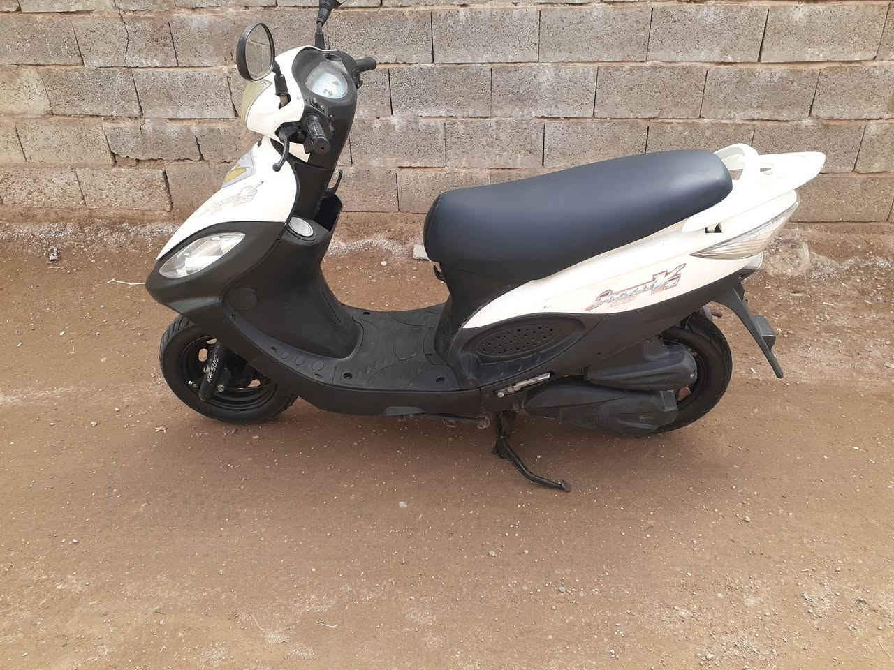 من رخصة الادمن 
دراجة كايمكو في تو حديث بالة ياباني للبيع
شغالة وجاهزة محرك بلادي شركة كهربائيات
بريكات قفل صندوق قفل ستيرن كله شغال 
كماموضح الكشر بلادي السعر 600وبي مجال قليل 
للاستفسار الاتصال ***********
