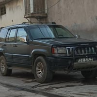 جيب شيروكي موديل 1995 محرك كيا كاز قبق اسود  كيرعادي  قفل مركزي شاش //...