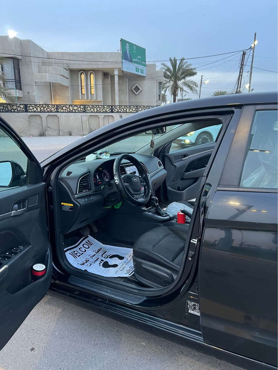 النترا للبيع مستعجل حادث خلفي بدون دواخل ولا شواصي مكفول 
بجم كبس بيها ملاحضات وطخات مكاني بالغزالية 
*********** بغداد, العراق
