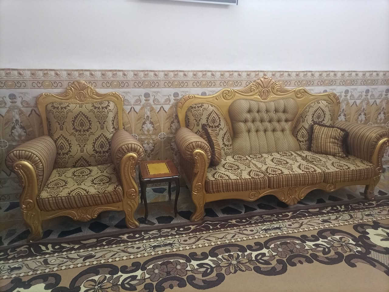 السلام عليكم مكلف بالنشر تخم ملكي للبيع أربع كراسي وقنفتين نظيف حيل السعر 750
المكان تكريت حي الجمعية. الاتصال بصاحبه ‏‪
‏‪0771 064 5454‬‏
