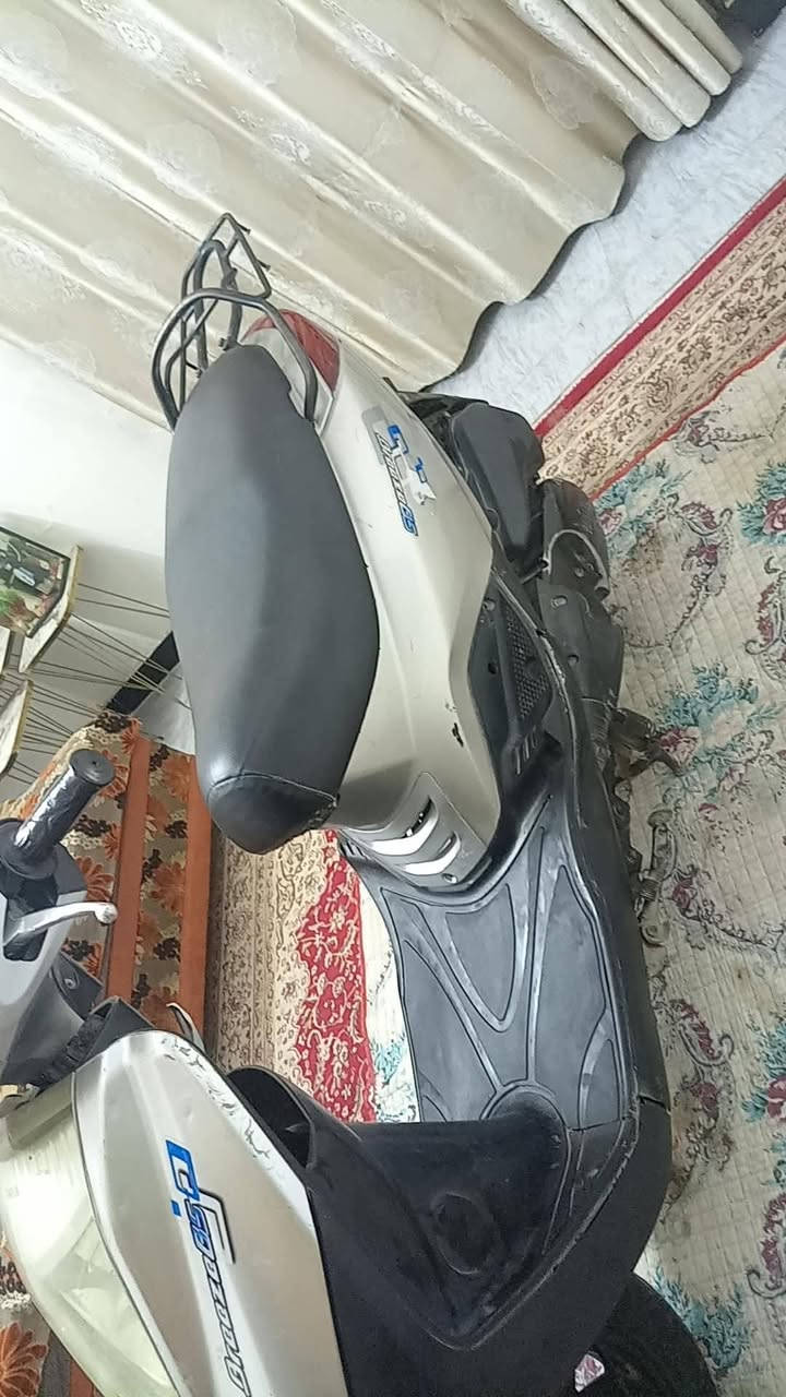 دراجه بريز نوزل خطين مكفول كهربائيه كله شغاله مكينه ناعم السعر ٤٥٠ اتصل واتساب فقط *********** مكاني زراعي الخطيب
