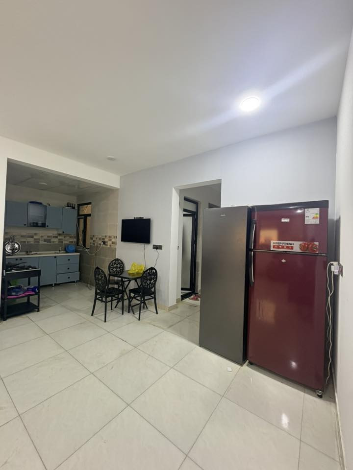 يتوفر سكن للطالبات مؤثث كامل مع المولد والانترنت الموقع قرب كلية المصطفى ومستشفى العالمي في شارع فلسطين النفر 250 الف 
للاستفسار ***********
