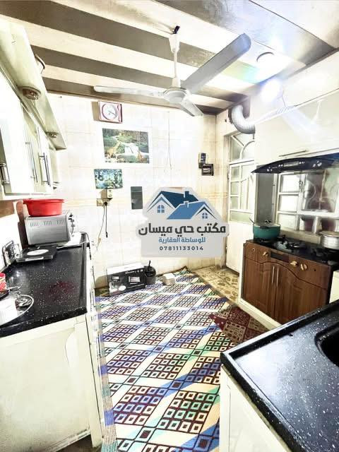 للبيع بيت 110متر مربع طابقين 10*11 متر و شارع 10 متر مفتوح على الشارع التجاري الشريط بداية قطاع 76 قريب على شارع البوريات حي ميسان يحتوي الطابق الاول غرفة و صالة و مطبخ و استقبال و الطابق الثاني 3 غرف السعر 125 وبي مجال للاستفسار اتصل ***********
