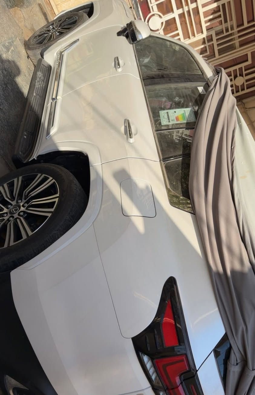 السلام عليكم  لكزس 2024 بريم ماشيه 5 الالف بحالة الوكالة غراضها كلها ما مفتوحه رقم بغداد باسمي للاستفسار ***********
