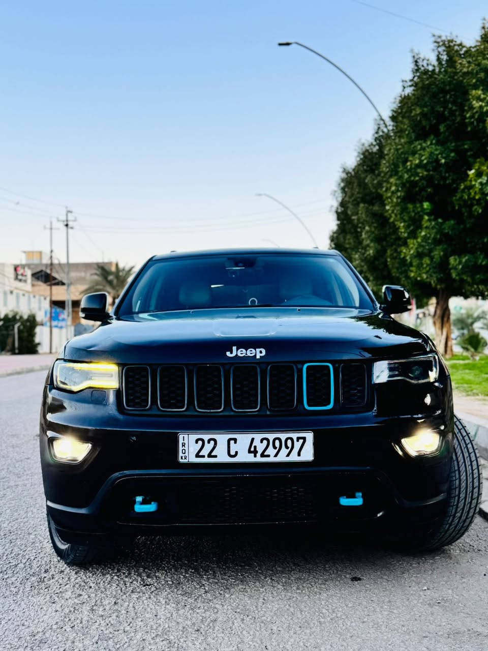 السلام عليكم اخوتي 
للبيع او مرواس 

Limited - 2017 جيب كراند شيروكي /
وارد خليجي
Jeep Grand Cherokee 2017 - Limited
المحرك : 6V / 3.6
المواصفات:
مع قرص تحكم بوضعيات الدفع الرباعي والقياد 1 *
- وضعية السبورت مع شفتات خلف الستيرن
- الغاء وتشغيل وضعية ال Eco وال Auto Stop لاطفاء المحرك عند التوقف في التقاطعات
- كشنات جلد كهربائية
- تدفئة وتبريد المقاعد الاماميه و سترين +مقاعد خلفيه تدفئه
- شاشة كبيرة
- سقف بنوراما
- حساسات
-تشغيل عن بعد
- مانع انزلاق
- مثبت سرعة
- صندوق كهربائي مع اغلاق شفط
- نضام بيركات ABS
- كل مواصفات السيارة الفول Limited
السياره خليجي مكفول بس من اخذته انشخط جاملغ عندي 
- موضح بالصوره بيها صبغ جاملغ وشبر بنيد 
سونار مرفق ويا المنشور 
: km 129  ممشى السياره 
الرقم : اربيل - بإسمي ، تحويا ، مباشر
السياره معتني بيه وجاهزه وجديده امانه الله 
السعر 222 ورقه فقط 
والماعنده يجي يركب ويروح 
مكان السياره كربلاء
***********
