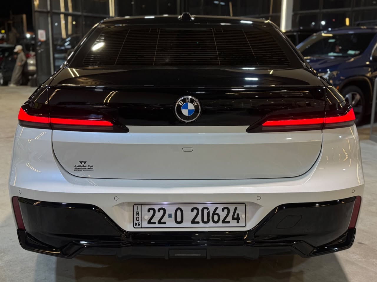 السلام عليكم
BMW 740i 
موديل 2023
بدي M بلادي
سستم بلاك ايدشن 
مواصفات اندفجول طلب خاص 
فول كرستال تطعيم الداخل
رادارات 360
كامرات 360
ناظور ليلي 
داتا شو
5 بردات تعتيم كامل
سقف رولز رويس
بيبان سوفت كلوز (شفط)
داخل لون مميز احمر غامق 
ويل ٢١
عداد 26mi
بيها هواي مواصفات متخلص 
أمريكي كلين من امريكا بيها قطعتين كلير بدون ضربة 
***********
