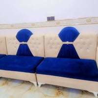 تخم للبيع  21 مقعد مع 6 تكيات و 4 طبلات  للتواصل 07830012837