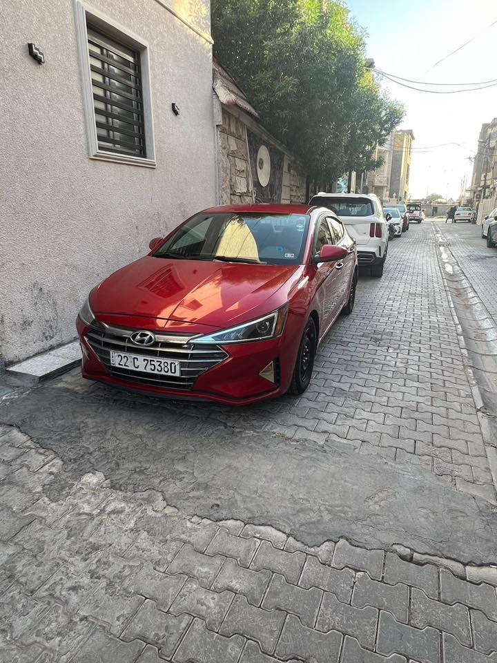 السلام عليكم
النترا 2020 امريكي 
السياره بدون حادث سرقه بنيد فقط كما موضح في صور امريكا 
وبيهه بارد باب وجاملغ كما موضح بلصور وشخوط على وضعهه 
رقم الشاصي 5NPD74LFXLH600231
موصفات الالنترا النص فول 
ماشيه 30  حقيقي 
الكير من cvt الى atm بلادي 
التبريد جديد 
منظومه زنون اصلي 
تخم تاير جديد 
اي نقص مابيهه السياره كامله 
السياره بااسمي تحويل ثاني يوم 
مكان السياره الكاضميه 
السعر 133$ وبيه مجال للشراي  
للاستفسار رقم الهاتف
***********
