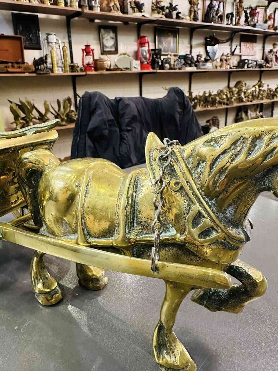 عربة وفرس نحاس ثقيل وزن 6 كيلو   طول 44سم نظافة تامة
*********** واتساب المحل في السليمانية يوجد توصيل
