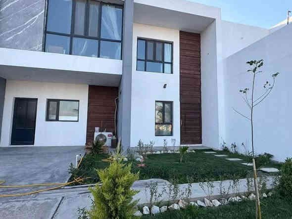 فرصة ذهبية عقار تجاري للبيع على شارع 60 العرضي.              

       في #مجمع_لؤلؤة_النجف_السكني🏘
لدى #شركة_بوابة_الغدير_للاستثمارات_العقارية

⭕ داران طبك للبيع 19 و21 بلوك 1..مساحة 150م  
⭕ الدار طابقين من الفئة المميزه يحتوي على اربع غرف 
⭕ سعر الشركة 155 . الواصل لكل دار 25 
⭕تباع الدور بتطلوعه مناسبة 
⭕ ويوجد بهما قرض عقاري

الاستفسار الاتصال على الارقام التالية واتساب او مراسلتنا عبر الخاص : 

☎️*********** 
☎️*********** 
☎️***********
🌏موقع الشركه 
النجف الاشرف _النداء _شارع المجمعات _مجمع الاميرات 2_الدور ال vip
