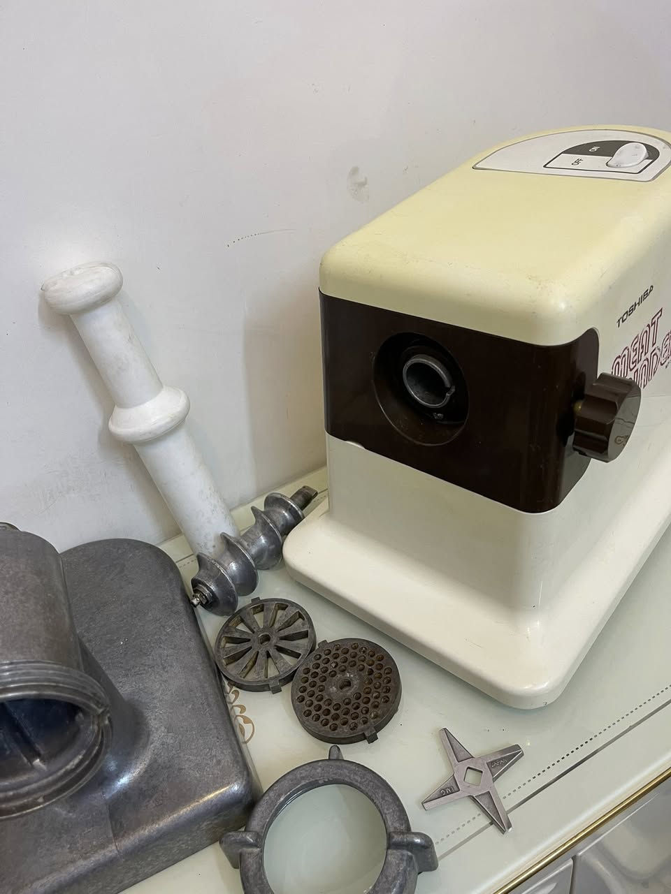 السلام عليكم
مثرامة لحم توشيبا ياباني الحجم الكبير كاملة وشغاله ع فحص نظافتها واضحة بالصور


**إذا كنت صاحب هذا الإعلان وتريد حذفه لأي سبب، رجاءا أرسل رسالة إلى الدعم الفني**